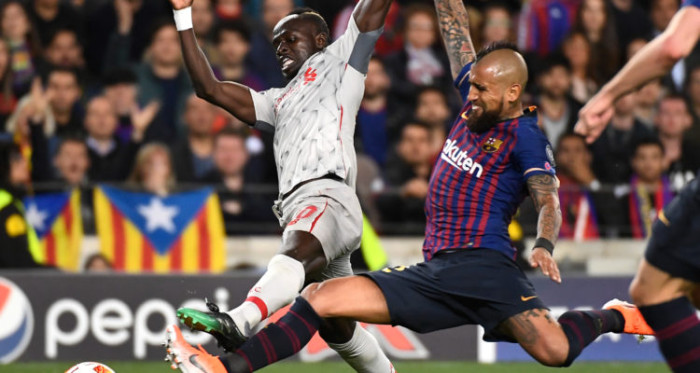 Lo retó Messi, se ganó 'caño' de Salah y fue figura: la notable jornada de Arturo Vidal en Champions