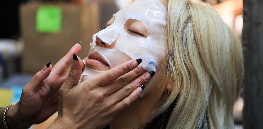 Elimina manchas en la piel y en menos de 5 minutos con estas cuatro recetas de exfoliantes caseros