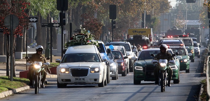 Más fuegos artificiales y balazos al aire: así fue el funeral del 'Pollito' en Conchalí
