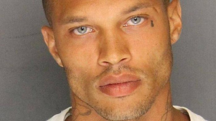¿Recuerdas a Jeremy Meeks, el “preso más sexy del mundo”? Reapareció más guapo que nunca en Cannes