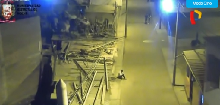 Niño que hacía sus tareas bajo un poste en Perú recibió inesperada ayuda de millonario árabe