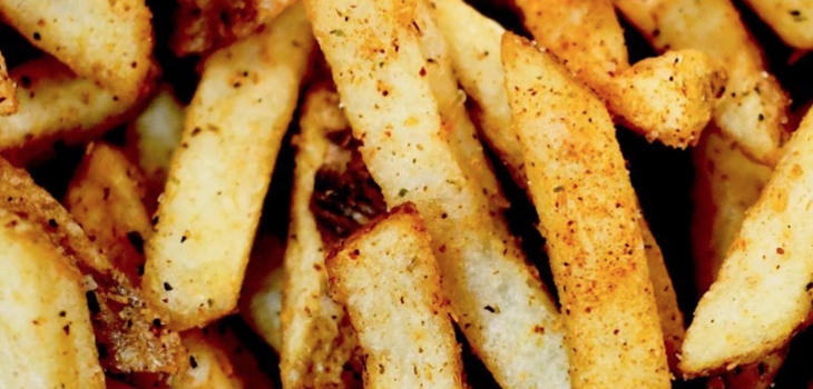 Comiendo sobras de papas fritas: encontraron a niño autista abandonado en local de comida rápida