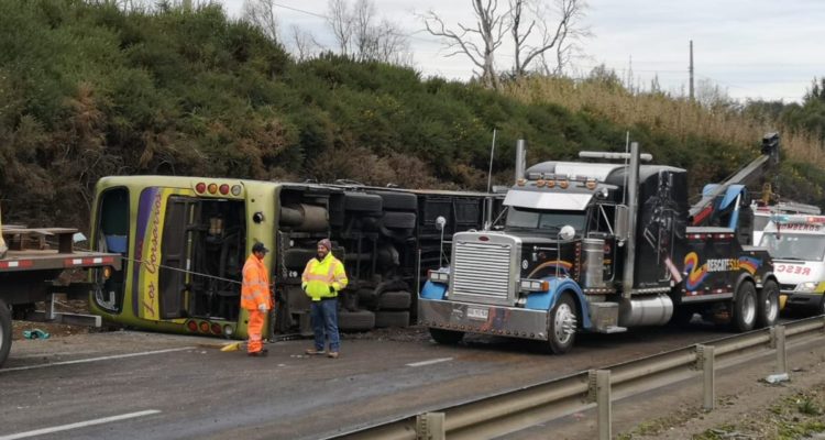 Sobreviviente de volcamiento en La Araucanía acusó que vidrios de emergencia no se pudieron abrir