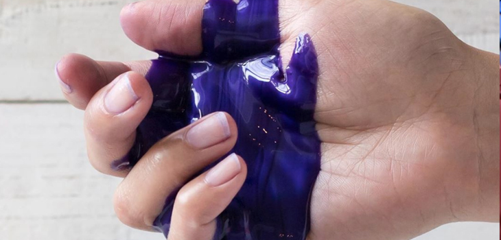 ¿Realmente funciona? Todo lo que necesitas saber del champú violeta