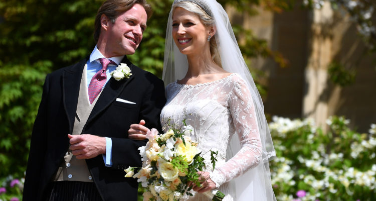 El gesto por el que pequeña dama de honor se robó la atención en fotos de la boda de Lady Gabriella