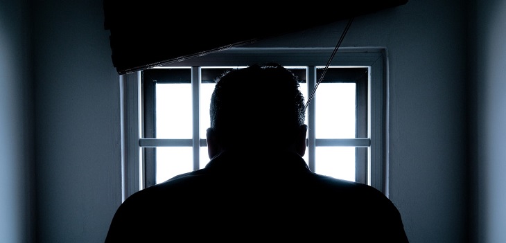 Hombre es condenado a 20 años de cárcel tras abusar y embarazar a su hija de 13 años