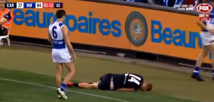 El estremecedor choque de cabezas que paralizó al fútbol australiano y dejó a jugador en el hospital