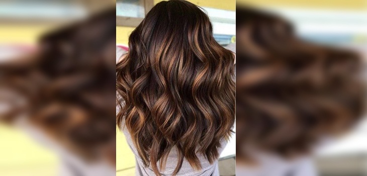Luces en cabello cobrizo