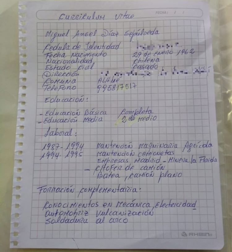 historia del  currículum escrito a mano que compartió joven para ayudar a su papá