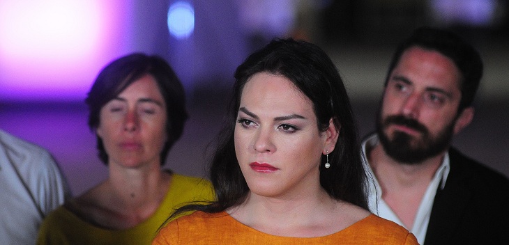 Daniela Vega luce irreconocible en adelanto de su participación en próxima serie de Netflix