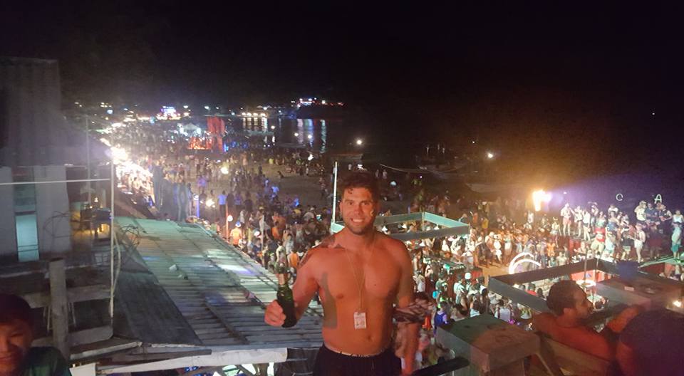 hombre atacó mujer ojos facebook