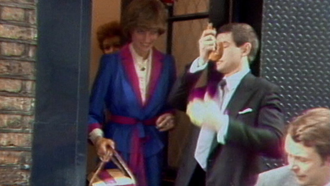 Diana de Gales en la prueba de su vestido