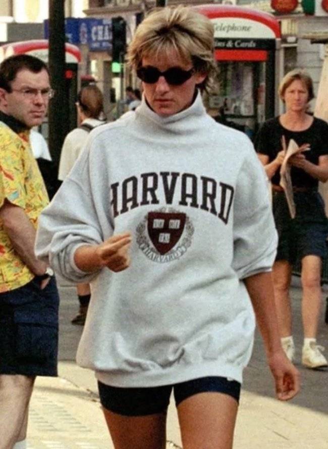 look atrevido de diana de gales que hoy es tendencia