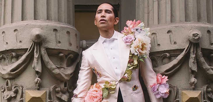 El osado desnudo artístico de Di Mondo que busca crear conciencia sobre la aceptación personal