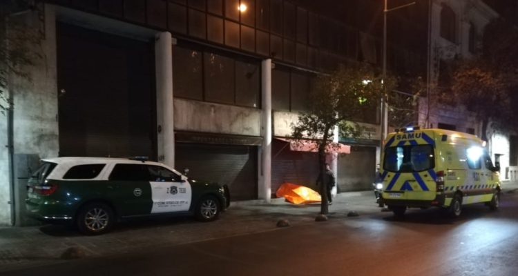 Hombre encontrado sin vida en Santiago sería la primera víctima de las bajas temperaturas