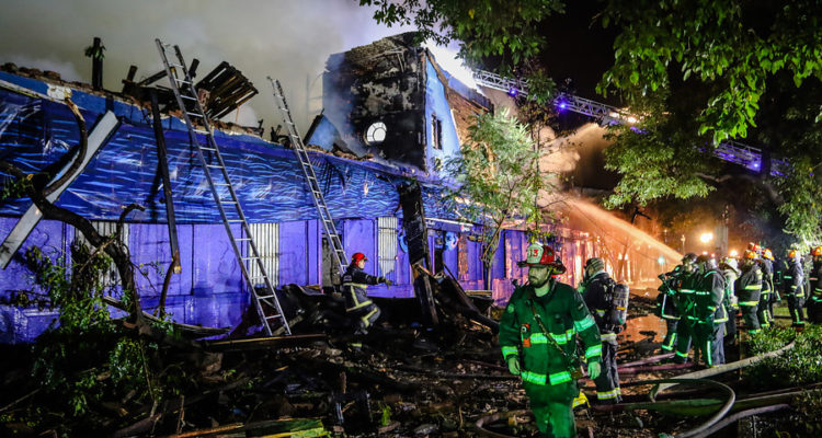 Conocido restorán Ocean Pacific’s terminó destruido tras voraz incendio: segundo piso colapsó