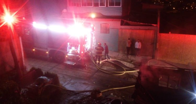 Intentó quemarla vida: hombre fue detenido tras prender fuego a su casa con su pareja adentro