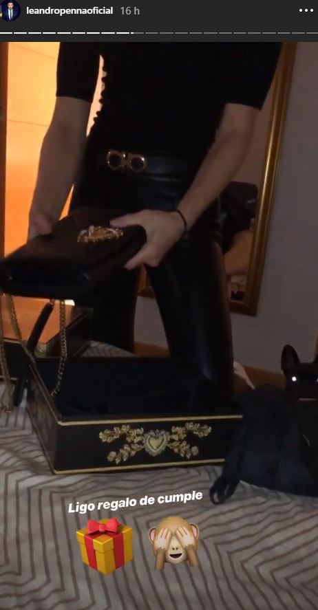 regalo de leandro penna a su novia talita politta