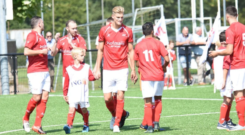 Futbolista fingió estar enfermo para ir a ver al Ajax: fue descubierto de una hilarante manera