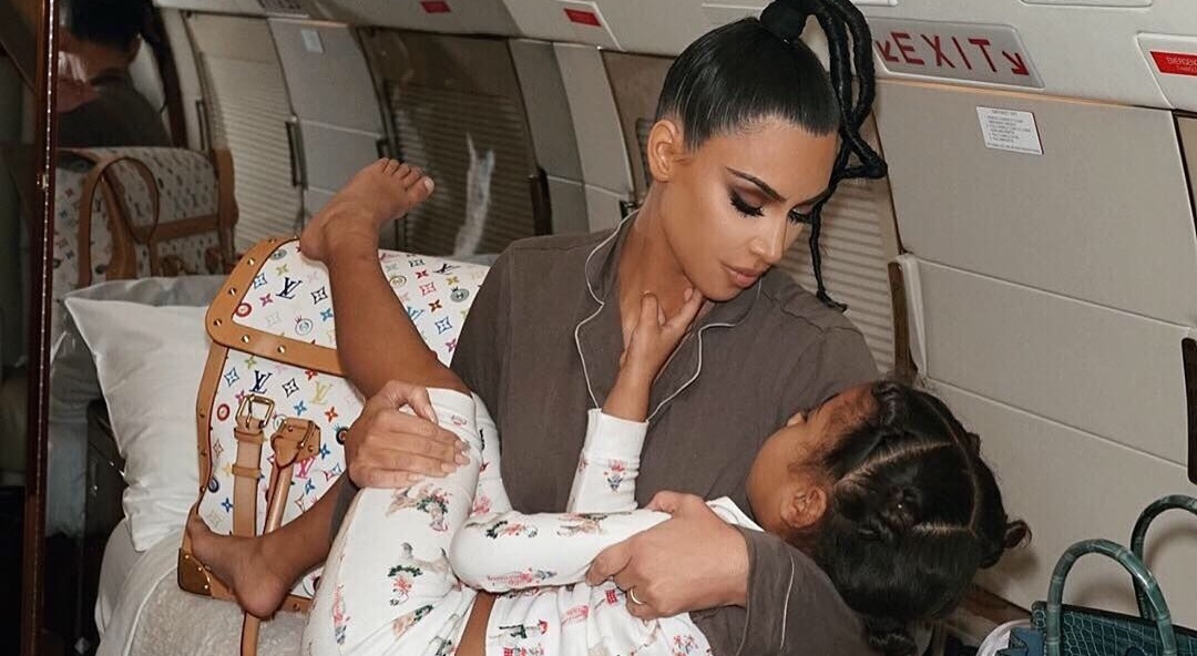 Kim Kardashian compartió el primer videoclip dirigido por su hija North: pequeña se lució bailando