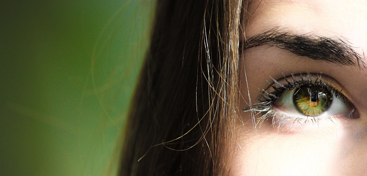 ¿Por qué nos tiembla un ojo cuando estamos estresados? Experto entrega la respuesta