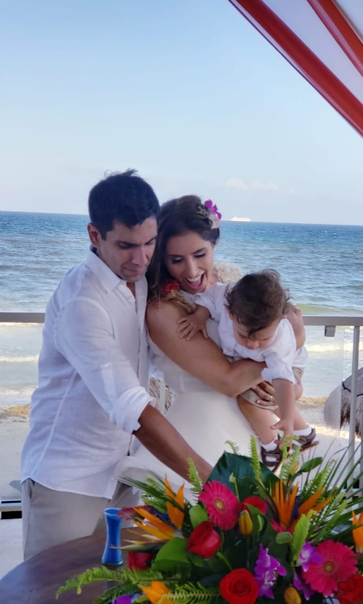 Juan Pablo Queraltó y Fran Sfeir celebraron bodas de algodón en CancúnJuan Pablo Queraltó y Fran Sfeir celebraron bodas de algodón en Cancún