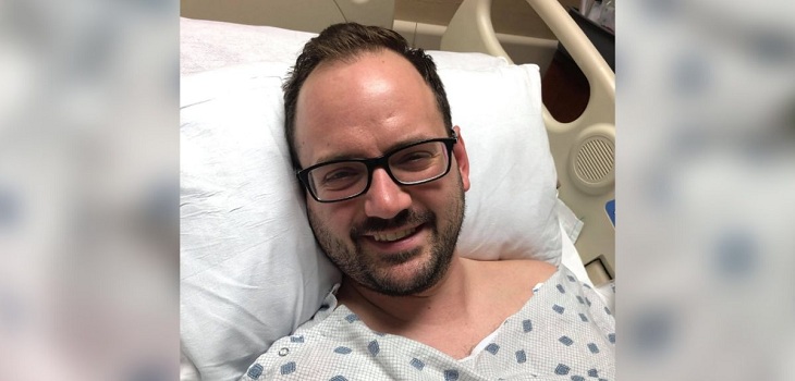 Hombre hizo sonar su cuello y sufrió un derrame cerebral: estuvo al borde de la muerte