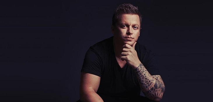 Accidente fatal: muere famoso DJ australiano Adam Sky tras chocar con una puerta de cristal en Bali