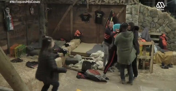 Pelea de Aída y Sara en Resistiré