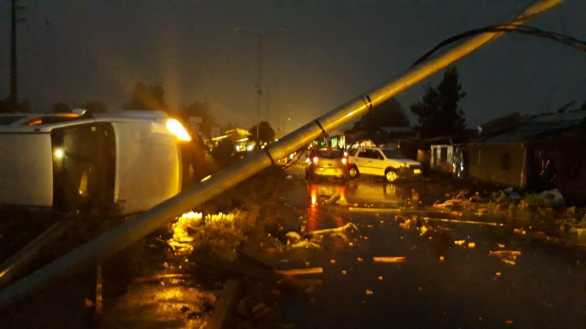 Publican impactantes y cinematográficos videos del paso de tornado en Los Ángeles