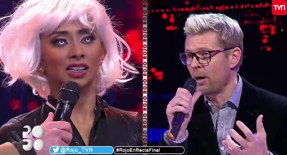 Puesta en escena le jugó mala pasada: Vale Acttton sufrió sutil caída en medio de su show en Rojo