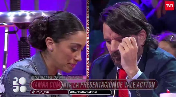 Rojo: Yamna Lobos sacó aplausos tras 'parada de carros' a Vasco Moulian por trato a los concursantes