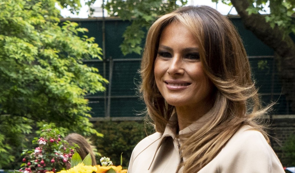 Melania Trump lució espectacular vestido rojo en Londres: recordó antiguo look de la reina Letizia