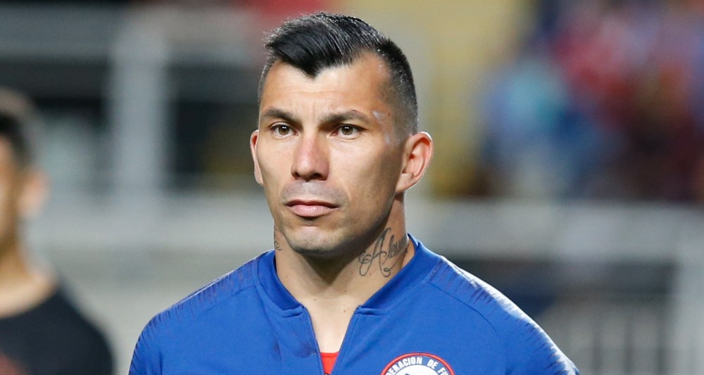El tenso encontrón entre Gary Medel y Yerry Mina: chileno lo encaró por 