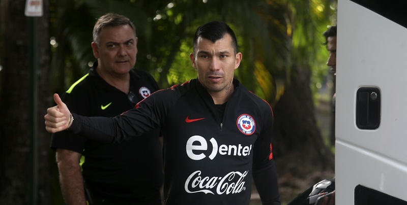 Si lo dice el capitán: la divertida orden que Gary Medel le dio a los hinchas de la Roja en Brasil