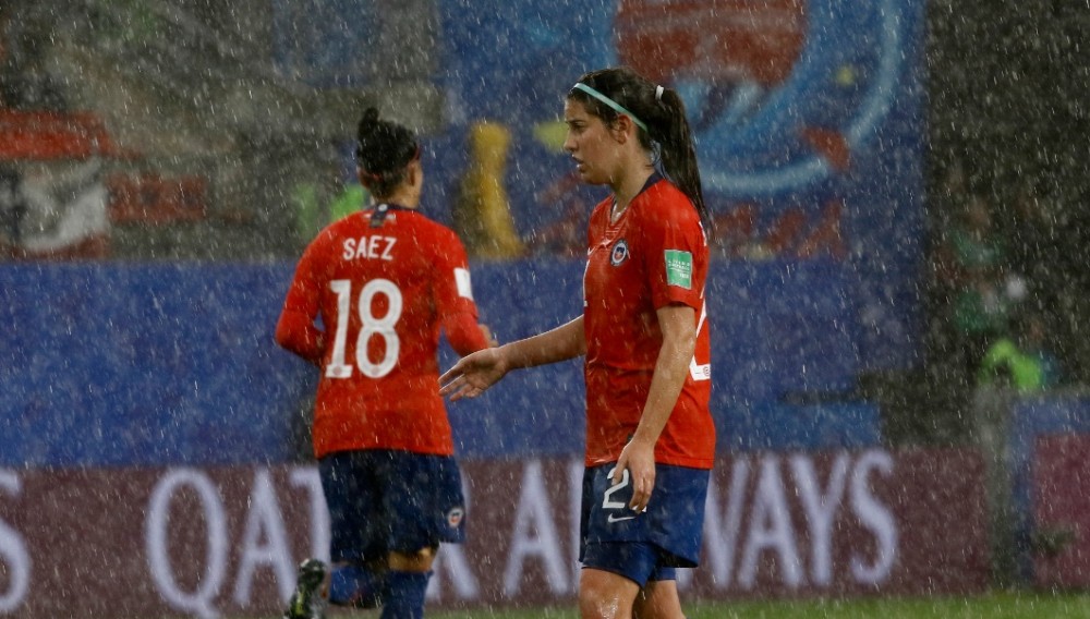 Mundial femenino: la 'Roja' cayó 2-0 ante Suecia en partido marcado por lluvia y relámpagos