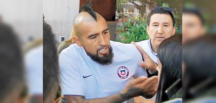 Arturo Vidal vivió tenso momento con guardia de hotel en Brasil: le negó el acceso a su hermano