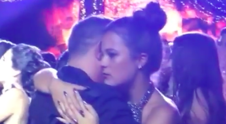 El emotivo video que compartió Alejandro Sanz bailando con su hija tras su graduación