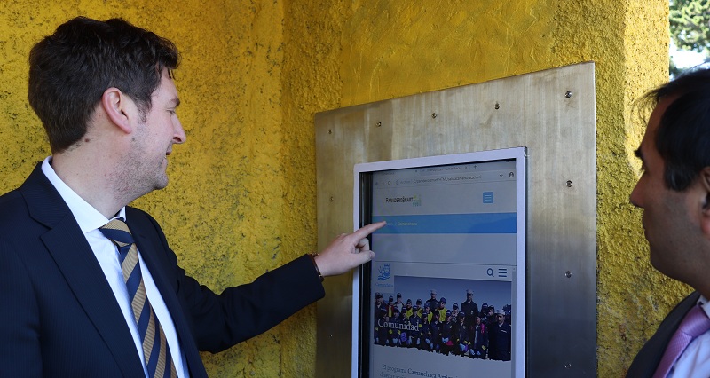 Tienen internet y se pueden cargar los celulares: lanzan 'paraderos smart' en la región de Los Lagos