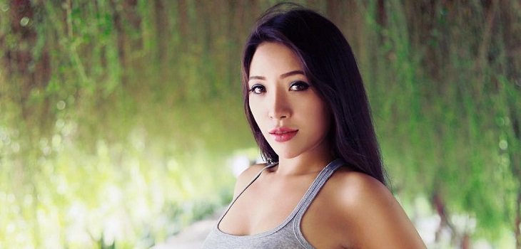 Joven doctora pierde su licencia para ejercer por publicar fotos 'hot' en redes sociales