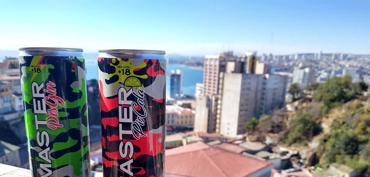 “Piscola en lata”: el creativo emprendimiento de ex MasterChef Felipe Coya y Felipe Taverne