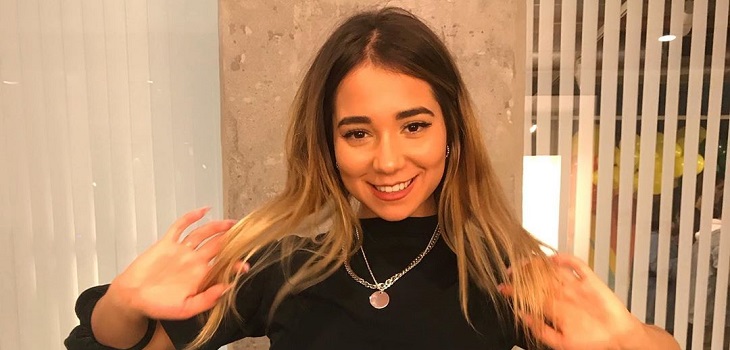 Sin autotune: Princesa Alba deslumbró a seguidores con su voz natural en sesión acústica