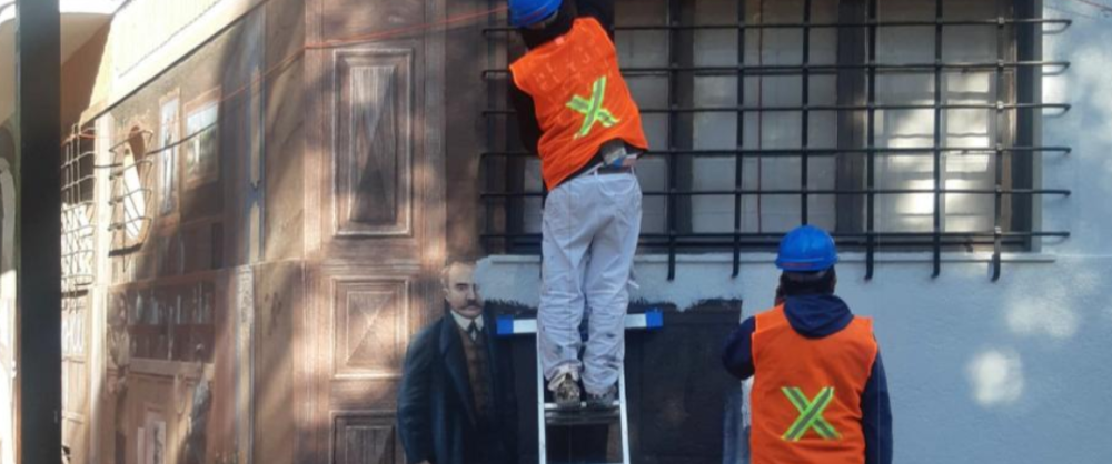 Generó molestia en redes: Municipalidad de Santiago borró icónico mural del barrio Lastarria