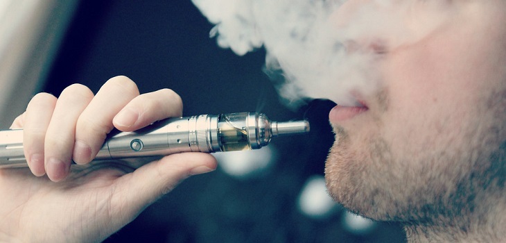 Joven terminó con mandíbula destrozada luego de que un cigarrillo electrónico explotara en su boca