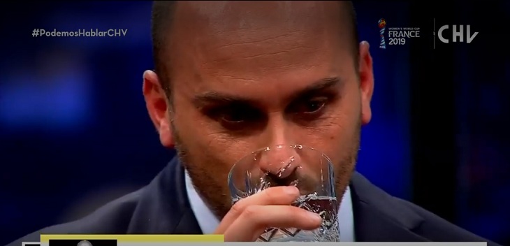 andres longton llorando por su padre fallecido