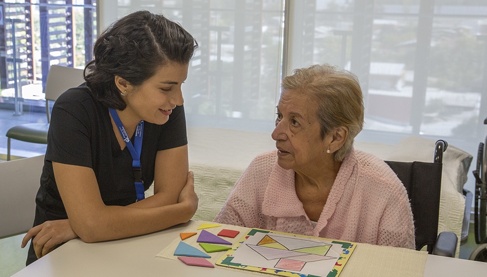 Aprobada: los beneficios que traerá la Ley de Atención Preferente de salud para los adultos mayores