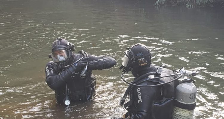 Encuentran cuerpo de mujer a más de 2 metros de profundidad en estero de Padre Las Casas