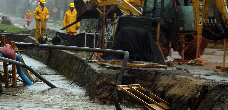 Onemi e intendencia decretaron Alerta Roja en Cañete por amenaza de desborde del río Leiva
