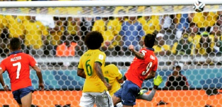 ¿Aún sufres con esa jugada? Se cumplen cinco años del recordado 'Palo de Pinilla' en Brasil