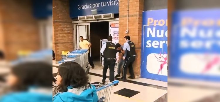 Video muestra brutal golpiza de guardias de supermercado a un hombre ya reducido en Ñuñoa